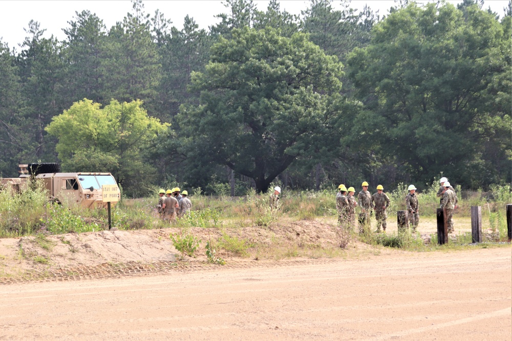 RTS-Maintenance course trains Soldiers on vehicle recovery at Fort McCoy