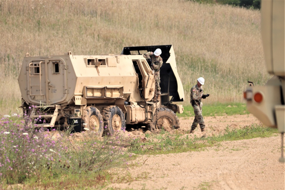 RTS-Maintenance course trains Soldiers on vehicle recovery at Fort McCoy