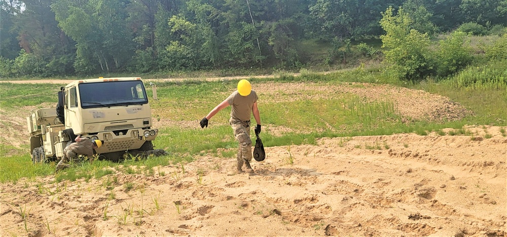 RTS-Maintenance course trains Soldiers on vehicle recovery at Fort McCoy