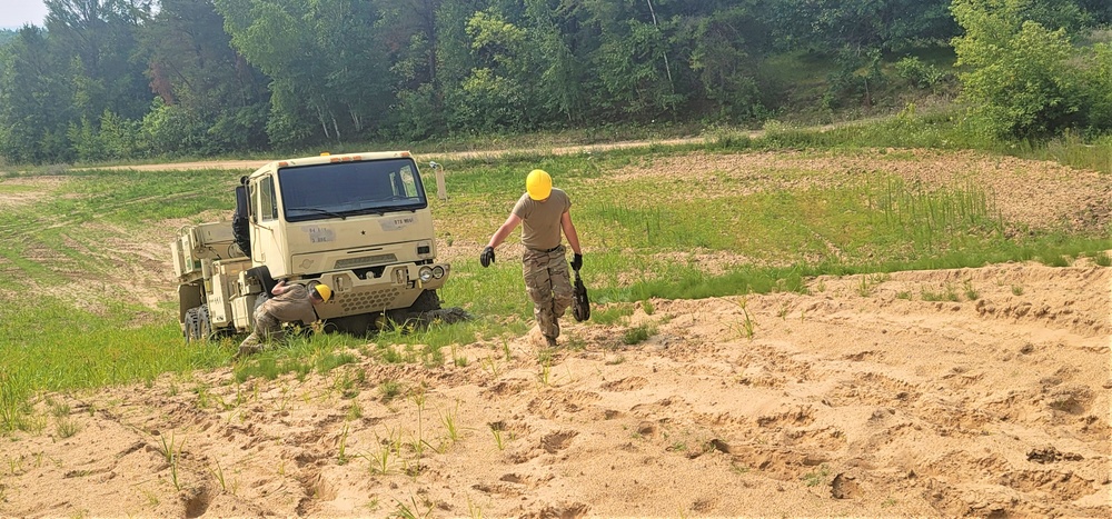 RTS-Maintenance course trains Soldiers on vehicle recovery at Fort McCoy