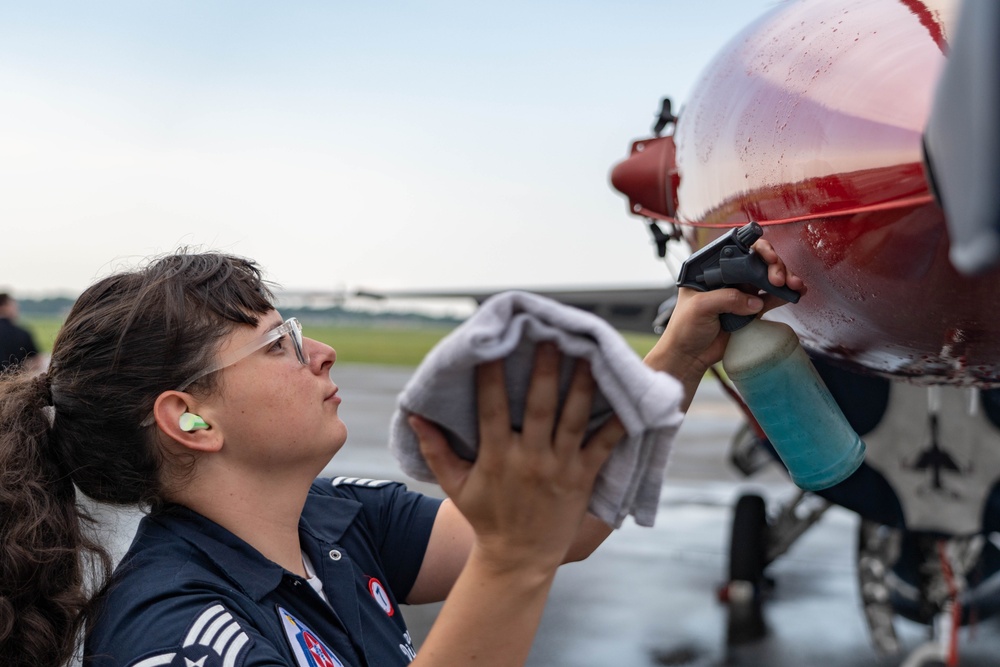 Thunderbirds return to New York airshow