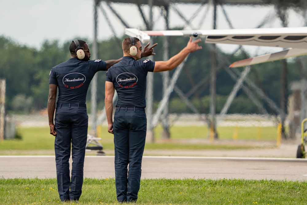 Thunderbirds return to New York airshow