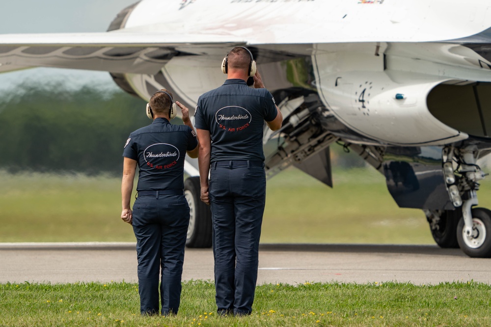 Thunderbirds return to New York airshow