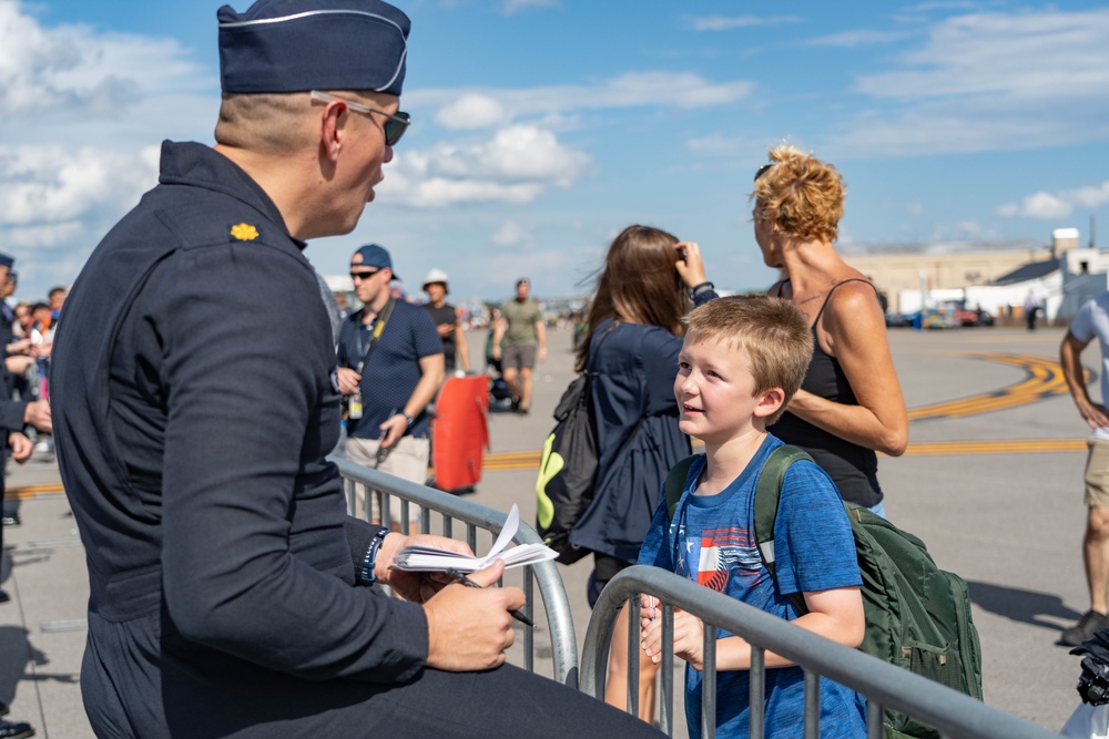 Thunderbirds return to New York airshow