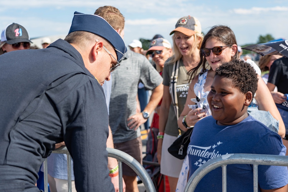 Thunderbirds return to New York airshow