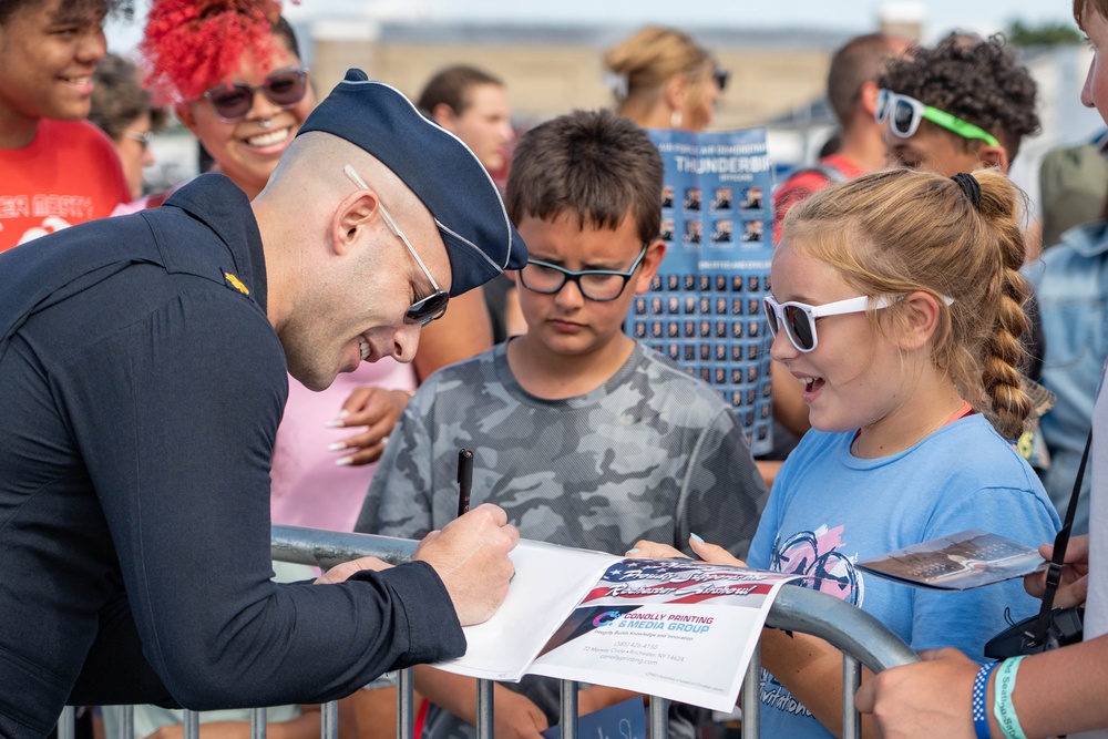 Thunderbirds return to New York airshow