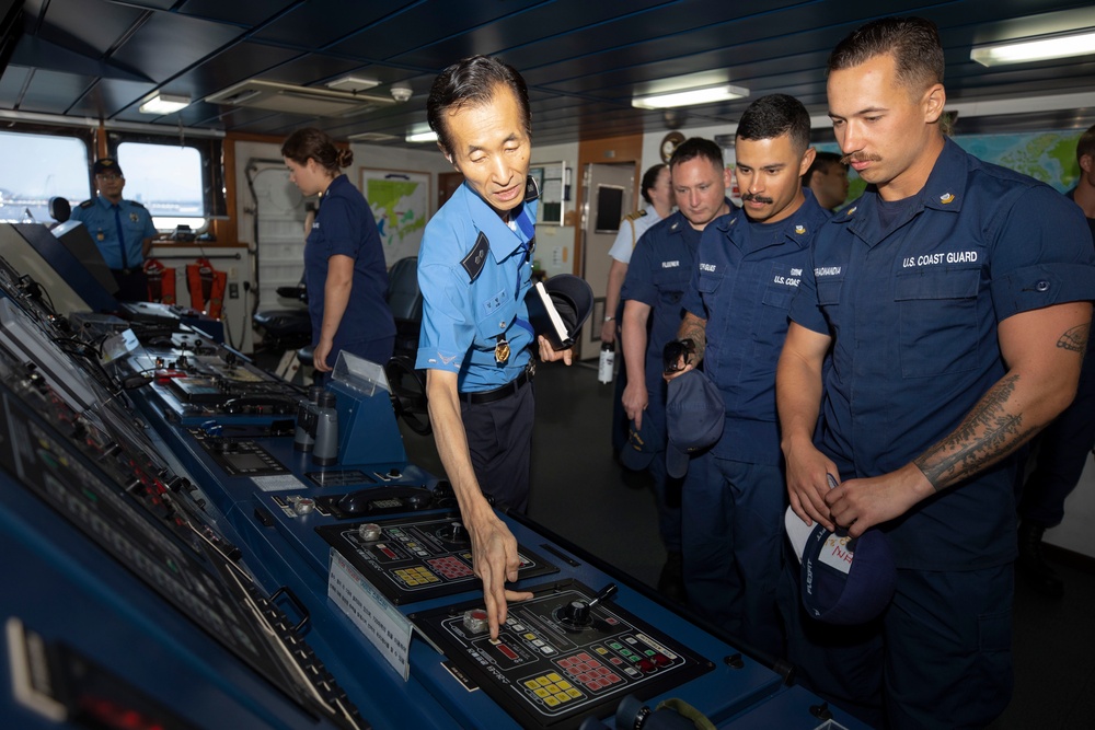 US and Korea Coast Guard Sailors Visit Each Other’s Ships