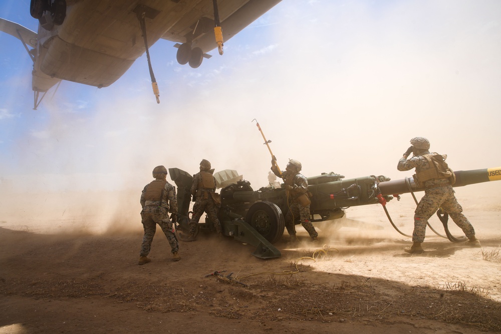 CLB-15, VMM-165 Lift M777 Howitzer