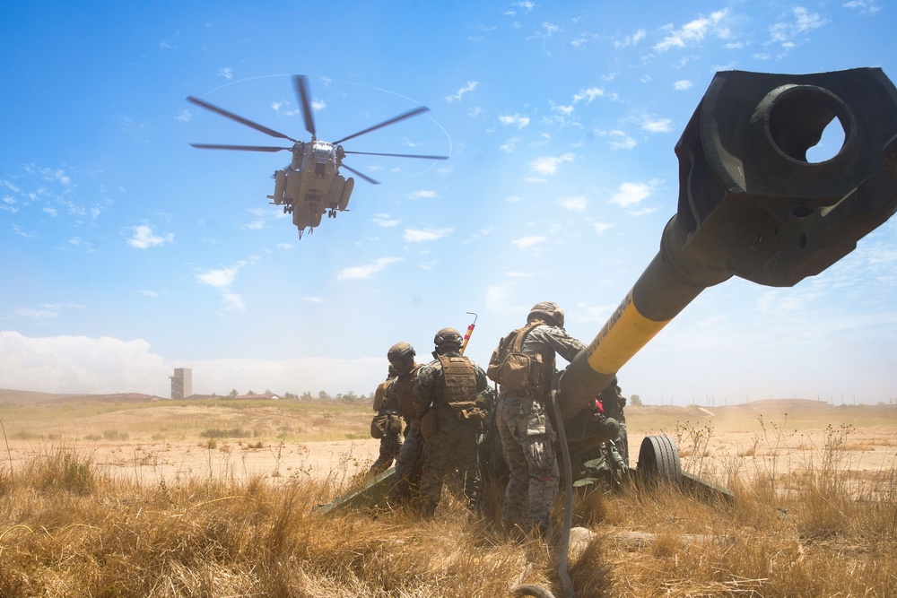 CLB-15, VMM-165 Lift M777 Howitzer