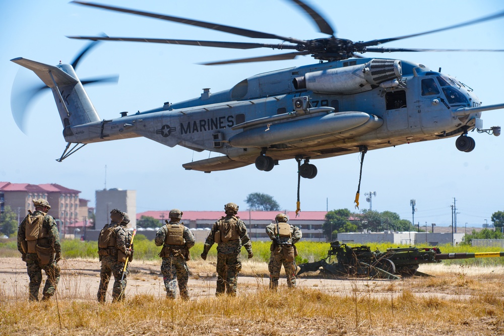 CLB-15, VMM-165 Lift M777 Howitzer