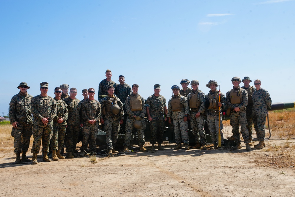 CLB-15, VMM-165 Lift M777 Howitzer