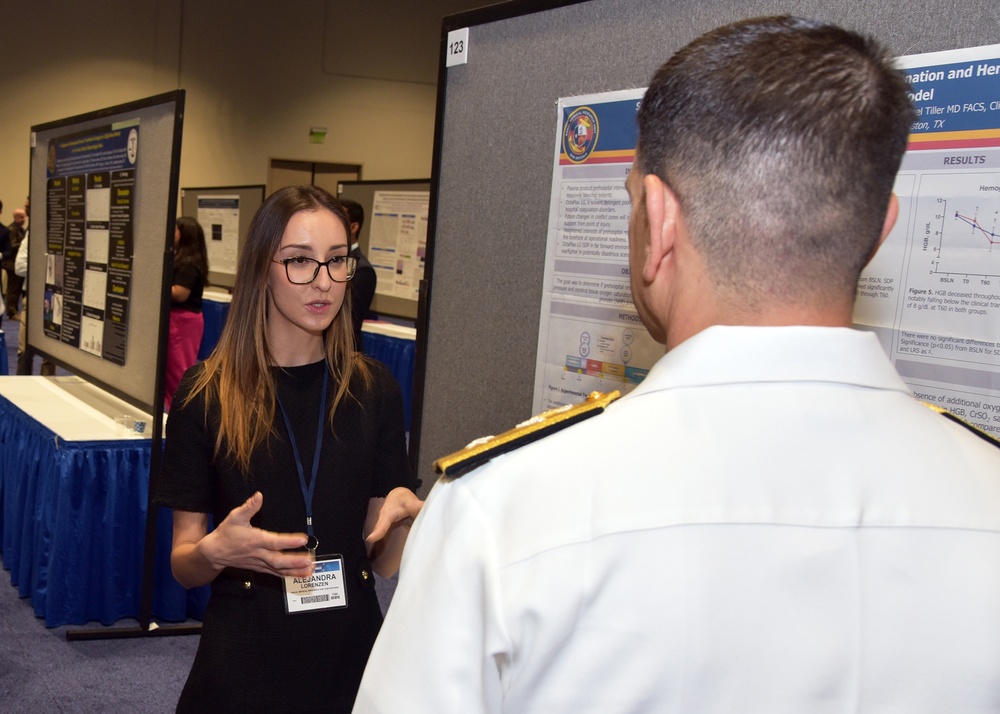 Navy Deputy Surgeon General visits with NAMRU San Antonio Researchers at MHSRS 2023