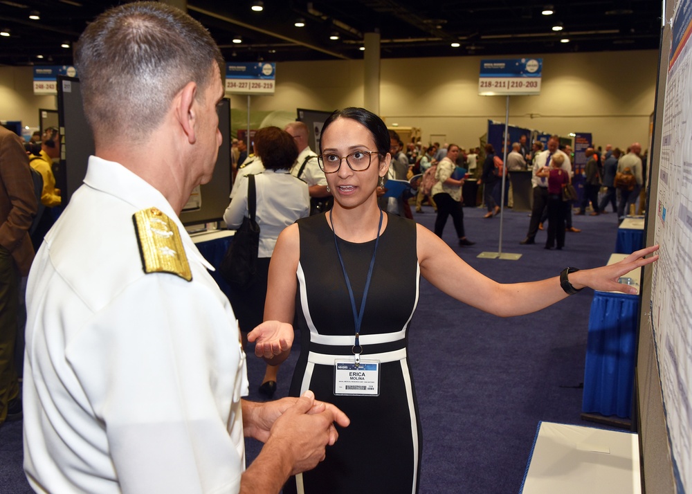 Navy Deputy Surgeon General visits with NAMRU San Antonio Researchers at MHSRS 2023