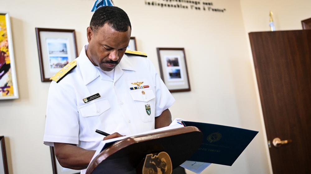 VADM Holsey USSOUTHCOM Military Deputy Commander Visits the IADC