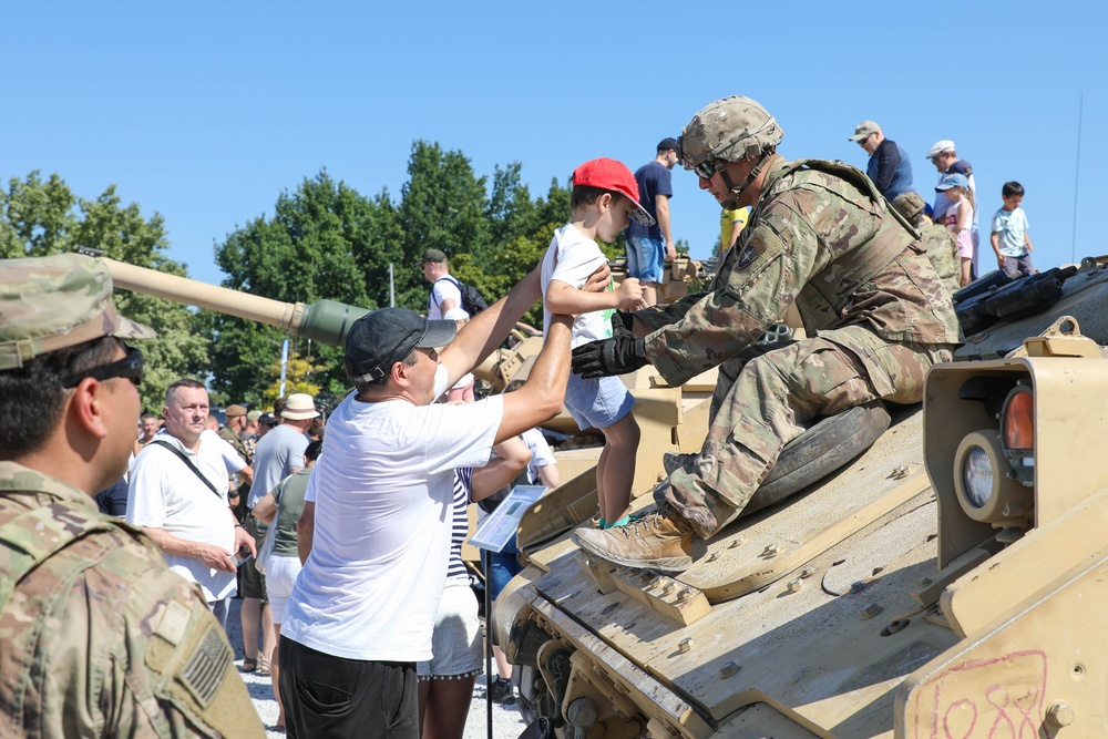 U.S. Army Soldiers honor Polish Armed Forces Day