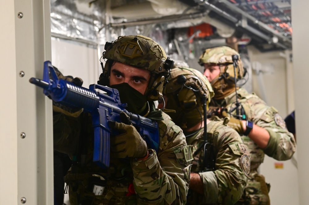 U.S. Coast Guard conducts boarding exercise with French navy for Op Nanook