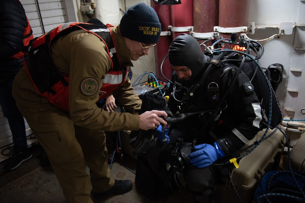 U.S. Coast Guard Cutter Healy conducts science missions in Beaufort Sea