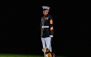 DVIDS - Images - The Washington Commanders visit Marine Barracks