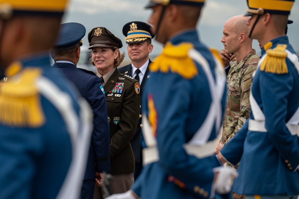 SOUTHCOM commander visits CENTAM