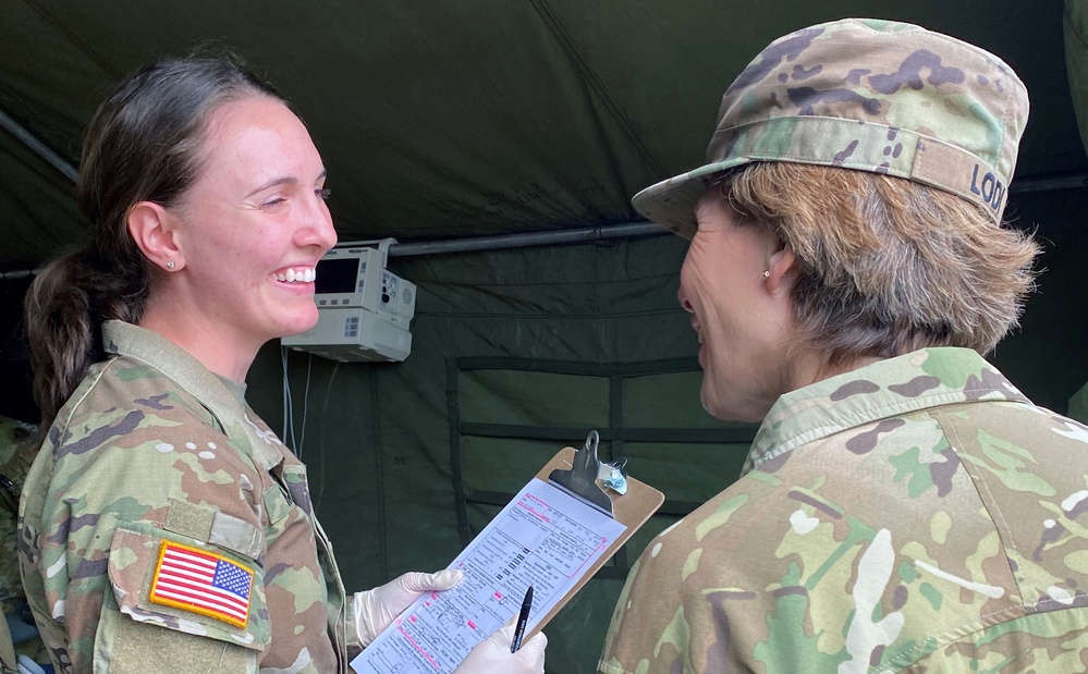 Commander of the 18th Medical Command visits Soldiers of the 144th Area Support Medical Company conducting medical training at Talisman Sabre 2023