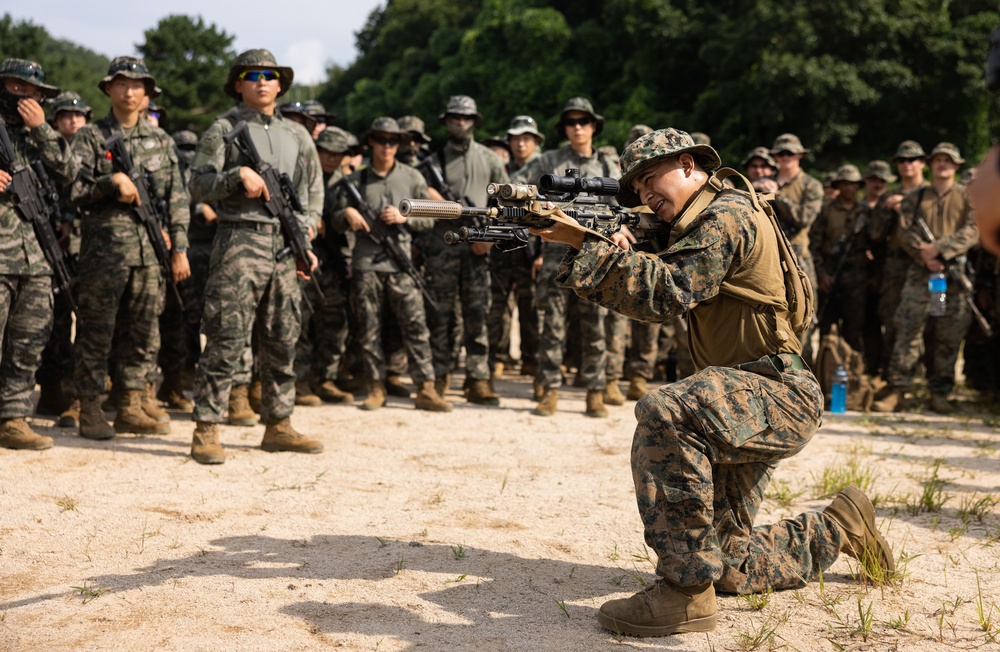 KMEP 23.3: U.S. Marines and ROK Marines conduct bilateral weapons familiarization