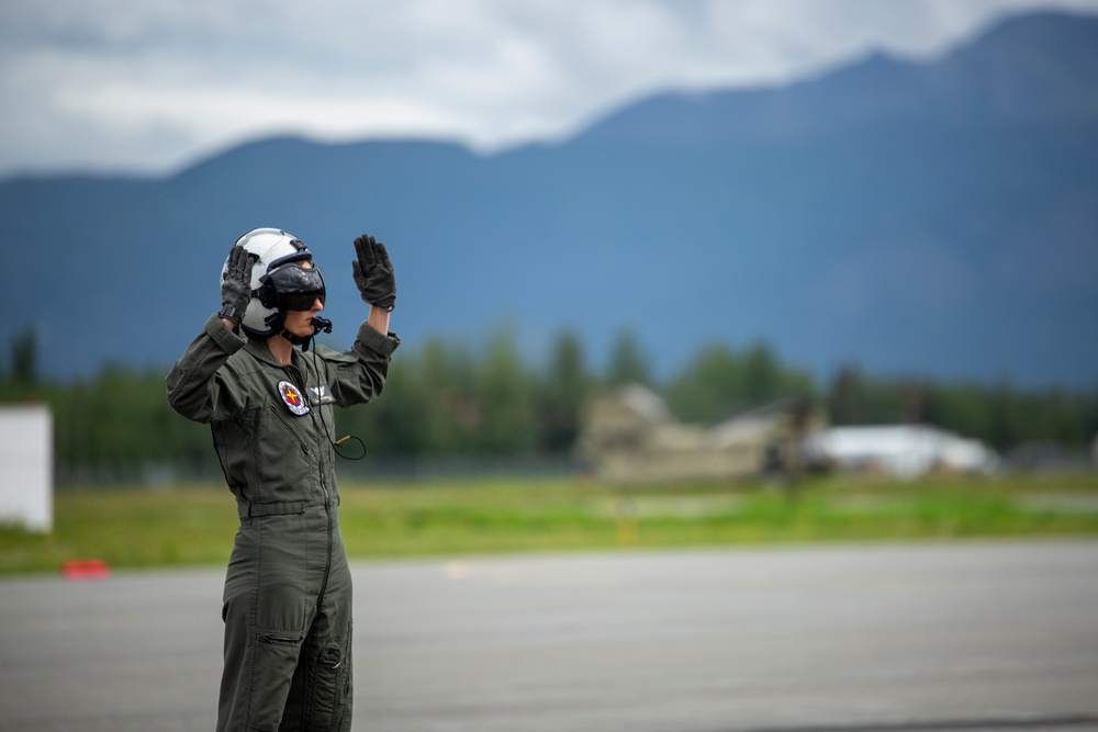 Aerial Support Masters: VMGR-152 Refuels UH-60 Black Hawk helicopters