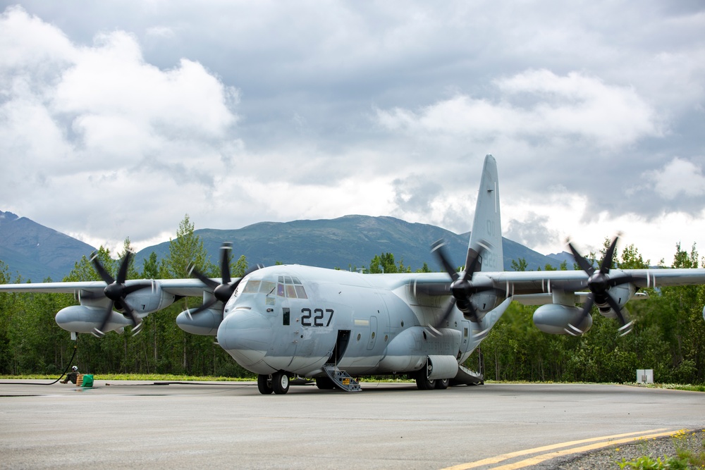 Aerial Support Masters: VMGR-152 Refuels UH-60 Black Hawk helicopters