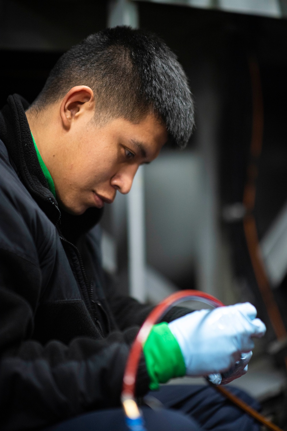 Sailor Purifies Hydraulic Oil