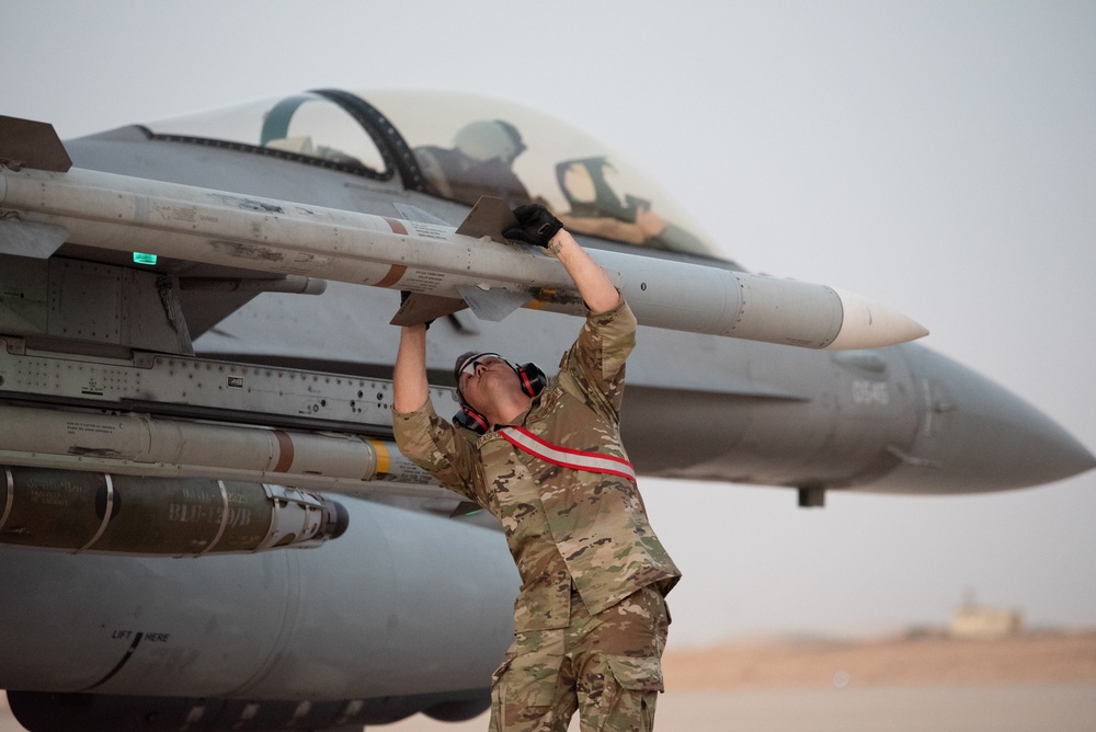 125th EFGS conducts hot pit refueling