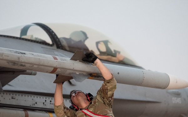 125th EFGS conducts hot pit refueling