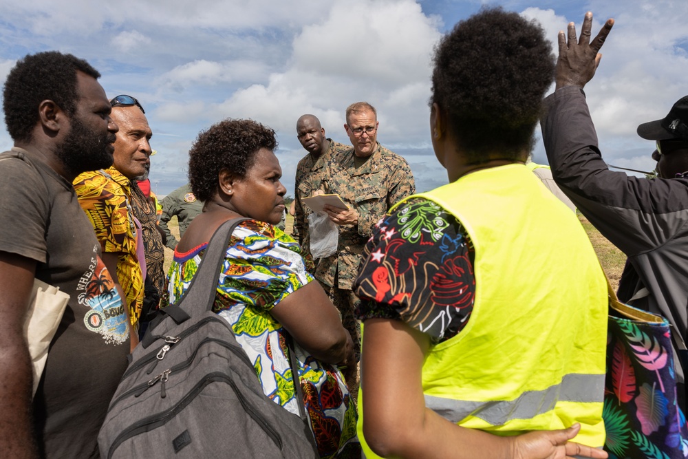 31st MEU Marines Help Displaced Bougainville Villagers