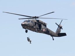 Wisconsin National Guard’s Black Hawk live-hoist capability practiced as part of airshow experience