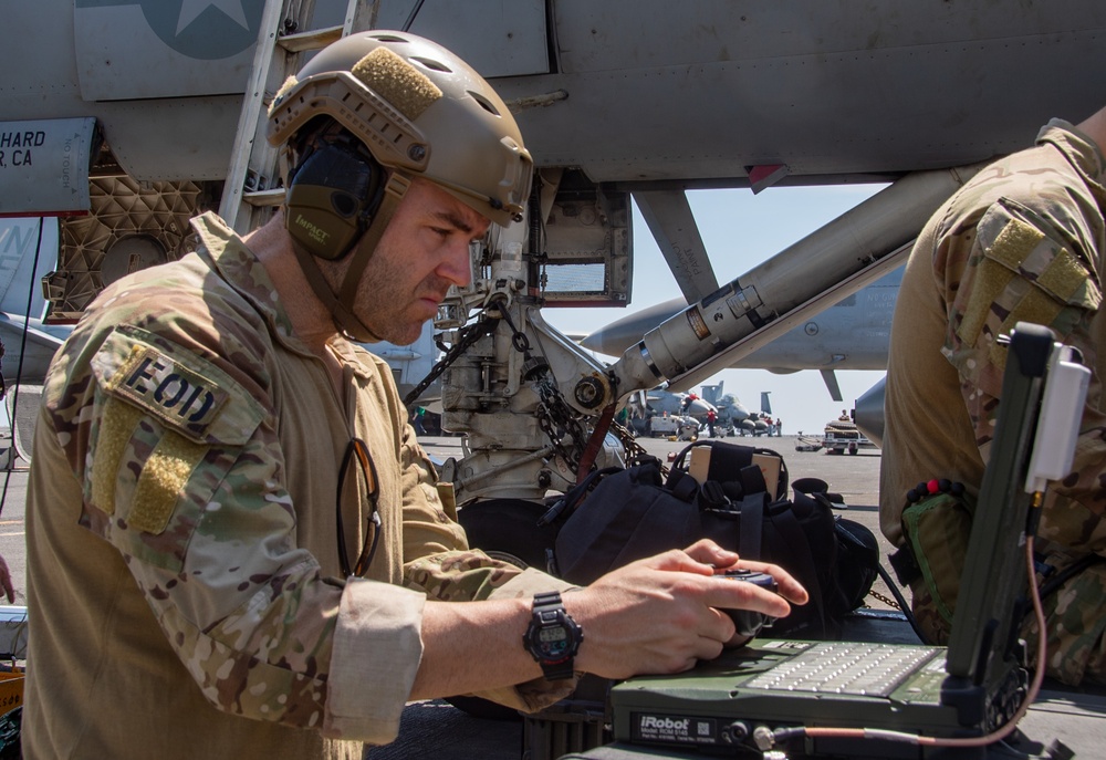 Members of EODMU 5 Conduct Equipment Testing aboard USS Ronald Reagan (CVN 76)