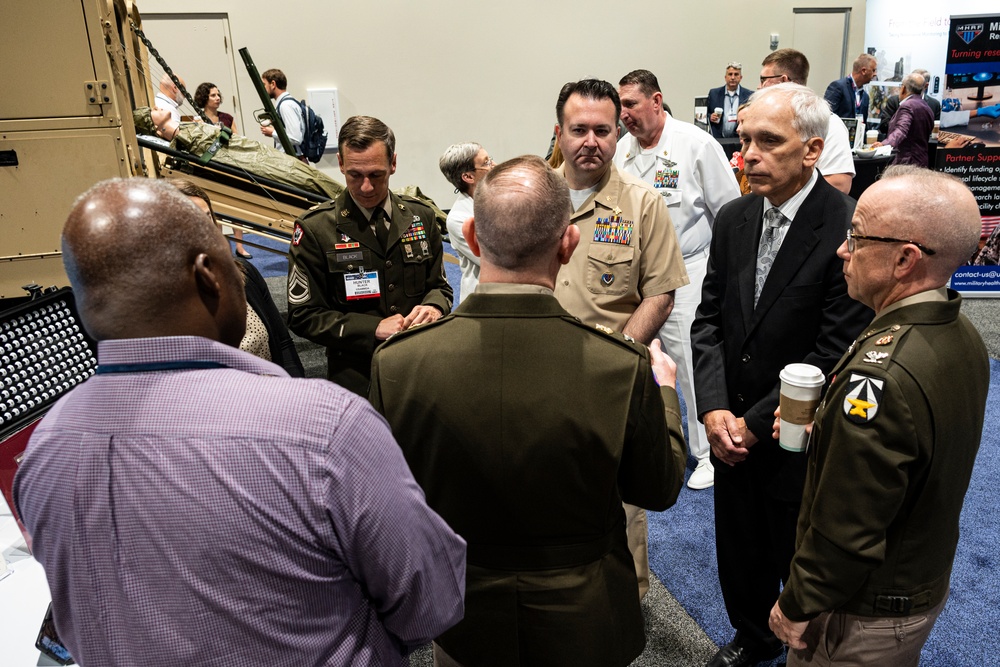 Distinguished visitors learn what USAMMDA team does for America's Warfighters