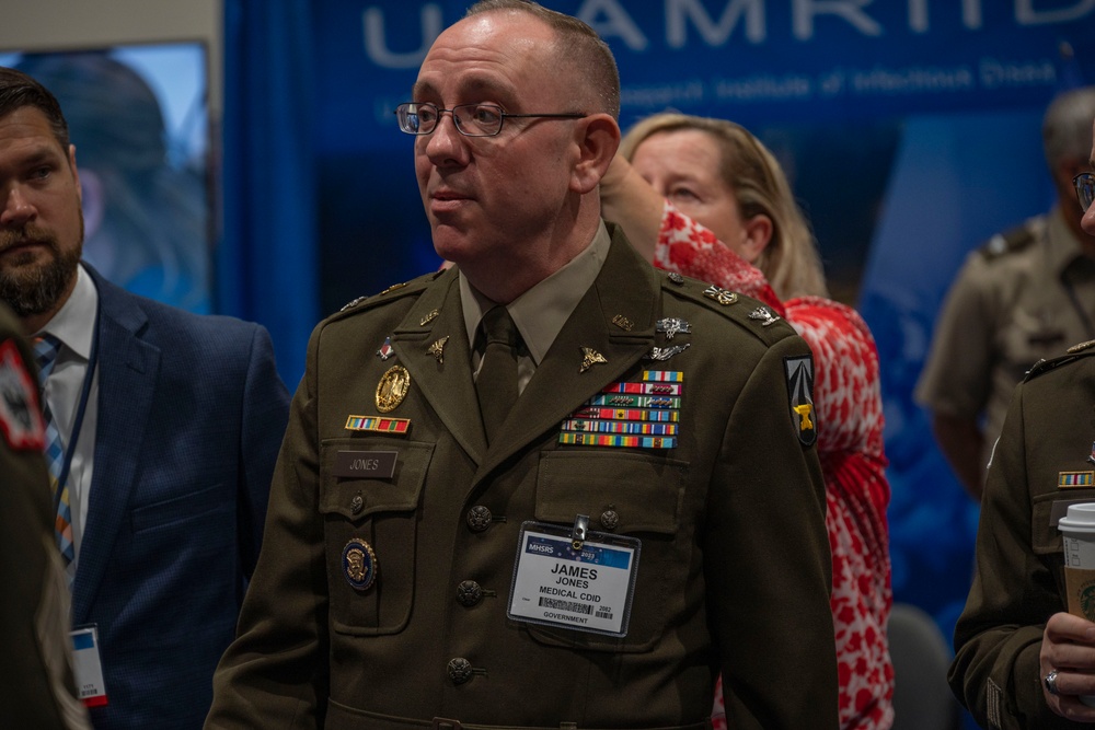 Distinguished visitors learn what USAMMDA team does for America's Warfighters