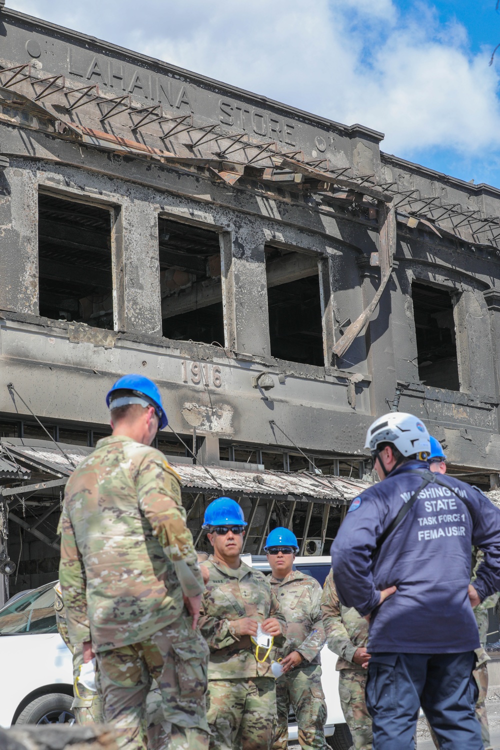 JTF-50 meets with search, recovery and response personnel after Maui wildfires