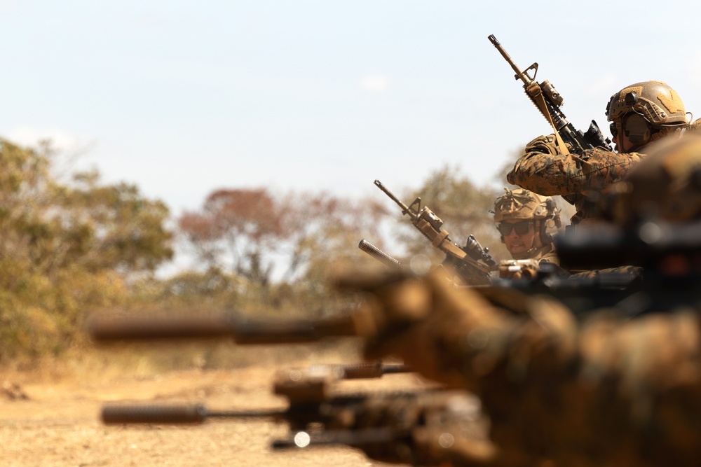 Formosa 2023: Blue Diamond Marines Share Techniques with Brazilian Marines on the Rifle Range