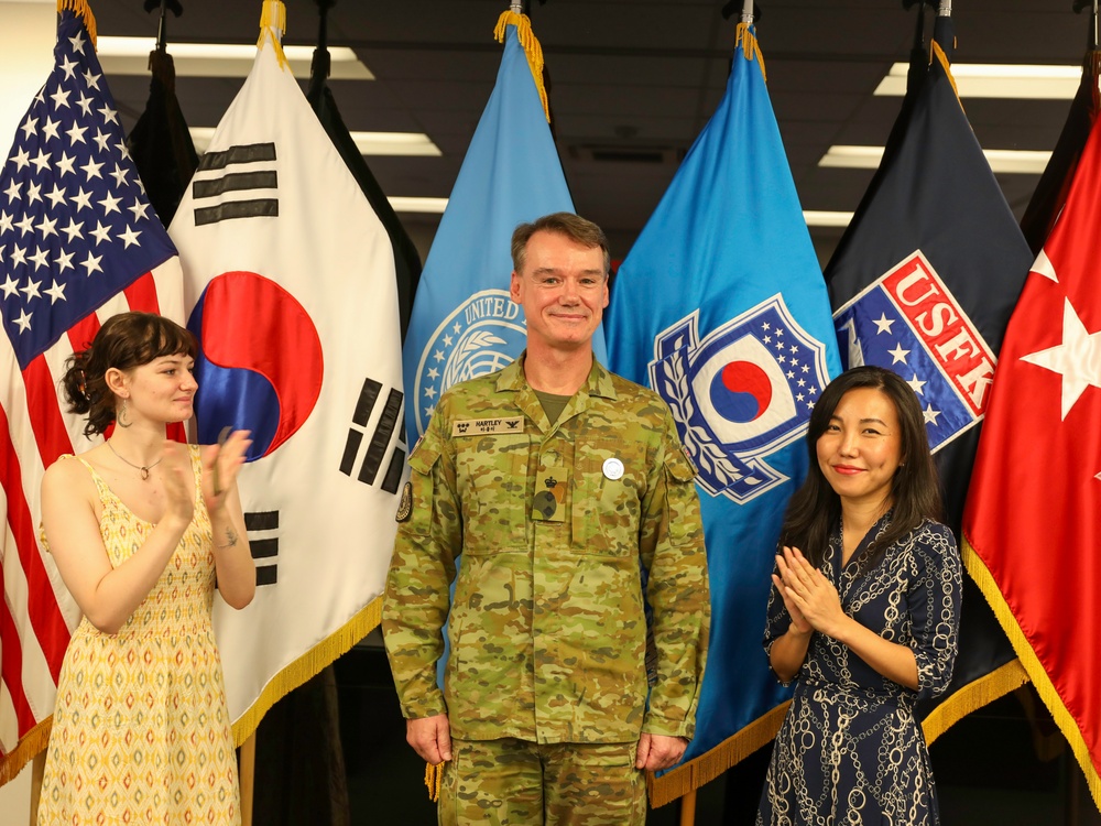 Promotion Ceremony for AUS army LTC Bret Hartely to COL