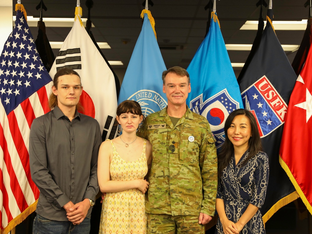 Promotion Ceremony for AUS army LTC Bret Hartely to COL