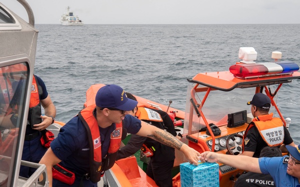 US and Korea Coast Guards Conduct At Sea Engagement