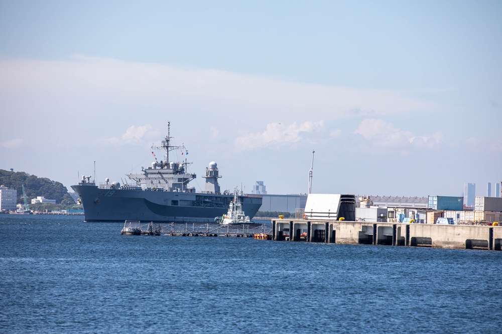 U.S. 7th Fleet flagship USS Blue Ridge (LCC 19) returns to Fleet Activities Yokosuka, Aug. 17, after a patrol in the Indo-Pacific region