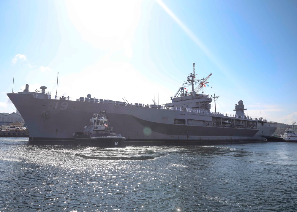 U.S. 7th Fleet flagship USS Blue Ridge (LCC 19) returns to Fleet Activities Yokosuka, Aug. 17, after a patrol in the Indo-Pacific region