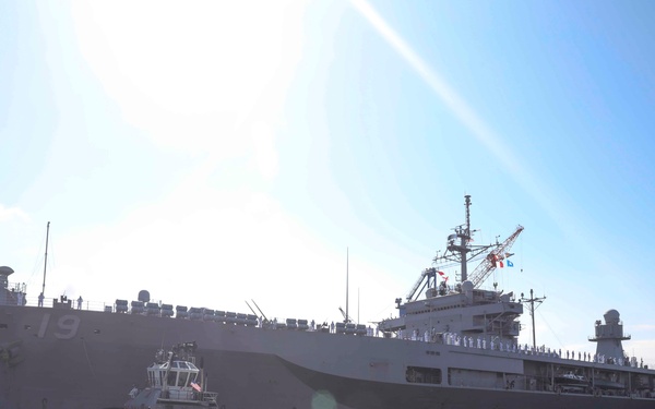 U.S. 7th Fleet flagship USS Blue Ridge (LCC 19) returns to Fleet Activities Yokosuka, Aug. 17, after a patrol in the Indo-Pacific region