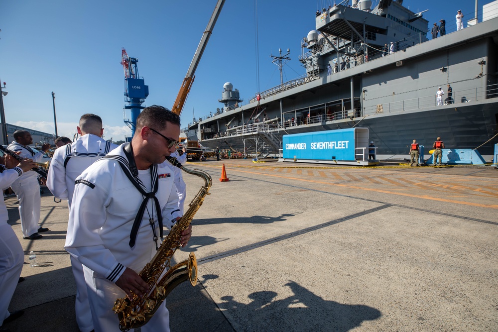 U.S. 7th Fleet flagship USS Blue Ridge (LCC 19) returns to Fleet Activities Yokosuka, Aug. 17, after a patrol in the Indo-Pacific region