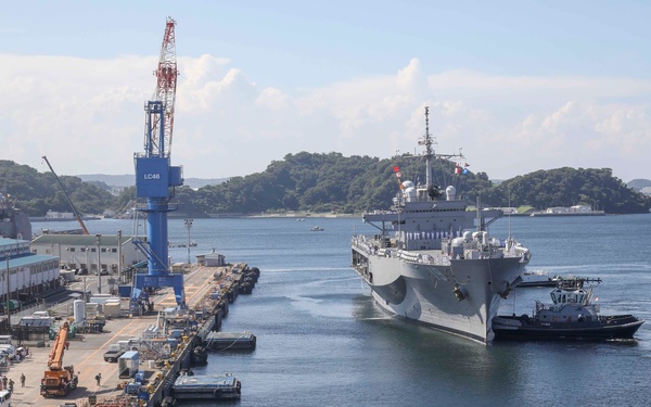 U.S. 7th Fleet flagship USS Blue Ridge (LCC 19) returns to Fleet Activities Yokosuka, Aug. 17, after a patrol in the Indo-Pacific region
