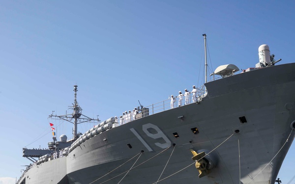 U.S. 7th Fleet flagship USS Blue Ridge (LCC 19) returns to Fleet Activities Yokosuka, Aug. 17, after a patrol in the Indo-Pacific region