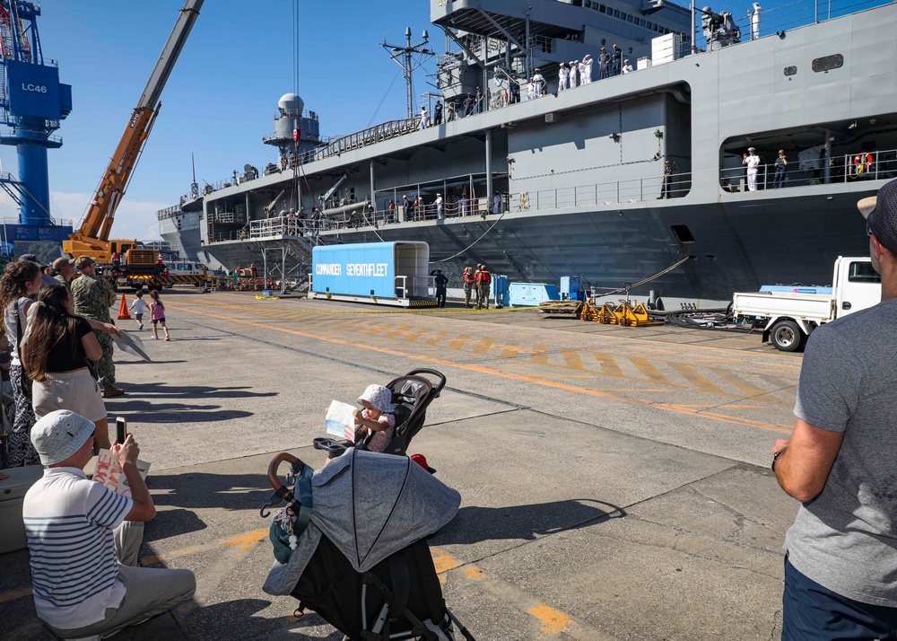 U.S. 7th Fleet flagship USS Blue Ridge (LCC 19) returns to Fleet Activities Yokosuka, Aug. 17, after a patrol in the Indo-Pacific region