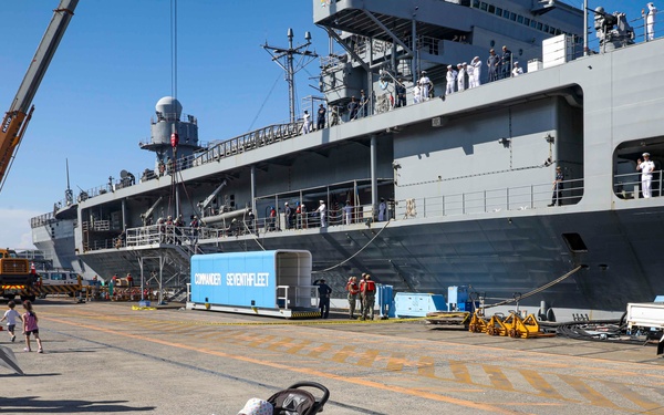 U.S. 7th Fleet flagship USS Blue Ridge (LCC 19) returns to Fleet Activities Yokosuka, Aug. 17, after a patrol in the Indo-Pacific region