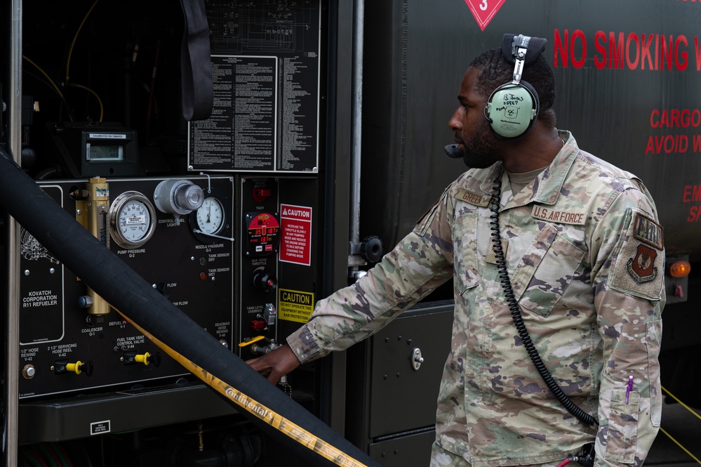 Team Mildenhall completes first RC-135 hot-pit refueling