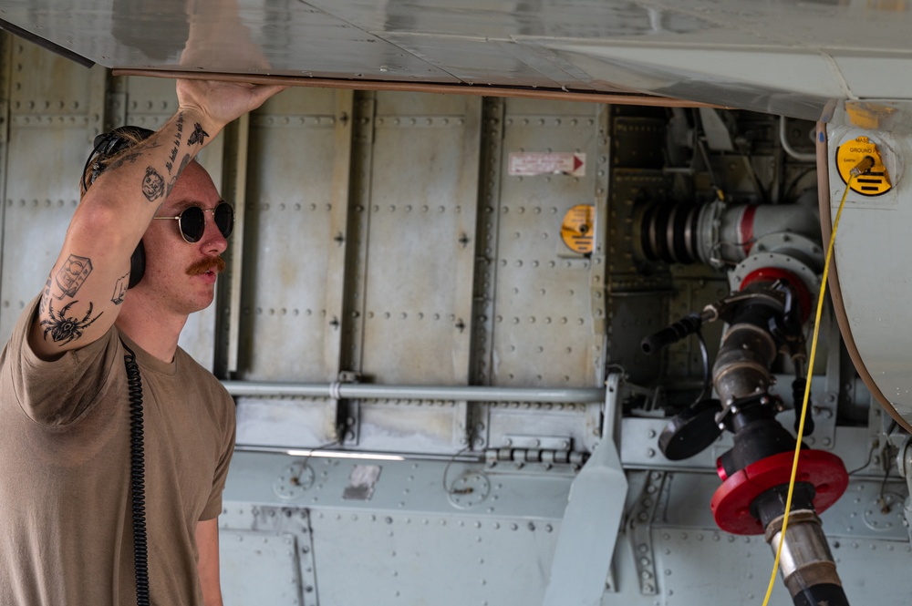 Team Mildenhall completes first RC-135 hot-pit refueling